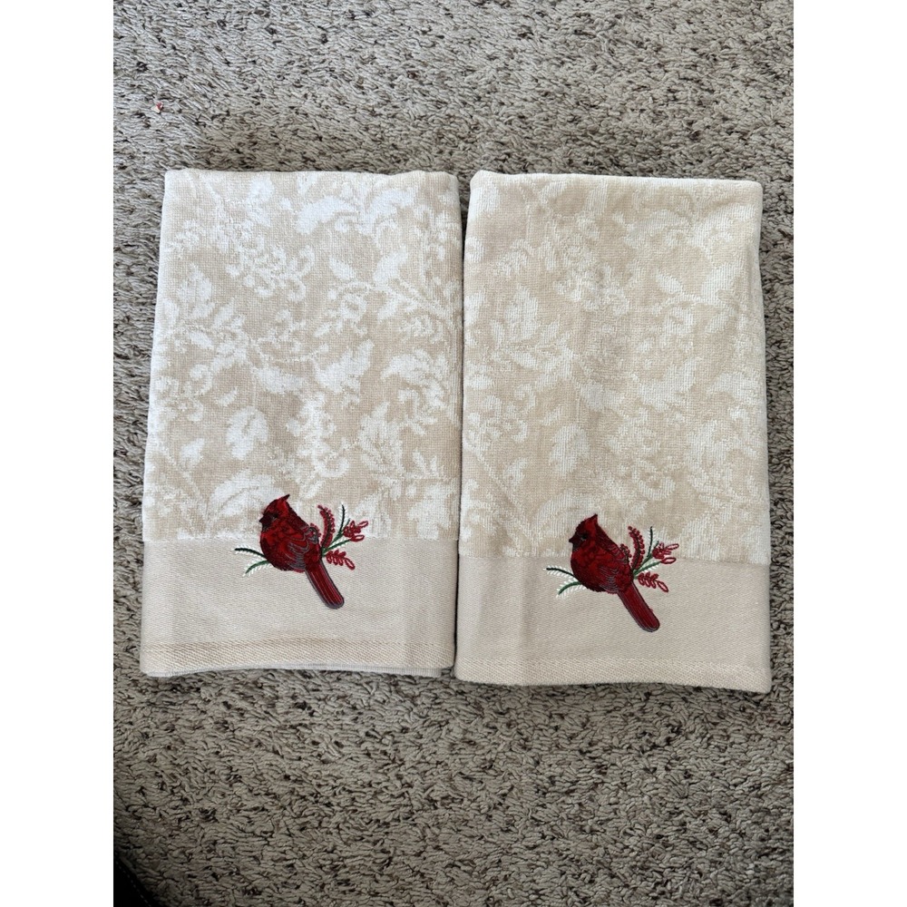ST Nicholas Square 2‎ hand Towels 26x16 with Cardinals Textured Cotton